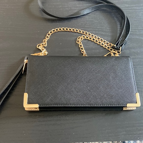 Black crossbody - Picture 1 of 3